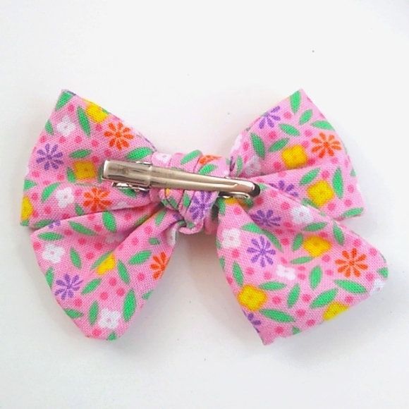 Dog Hair Bows - Set of 2 Bows for Pets with clip - Picture 6 of 6